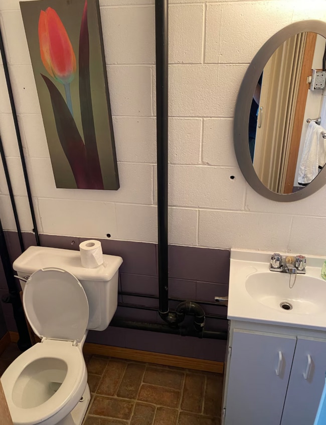 Photo du bâtiment - 1305 Forest St