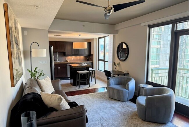 Building Photo - 1240 India St