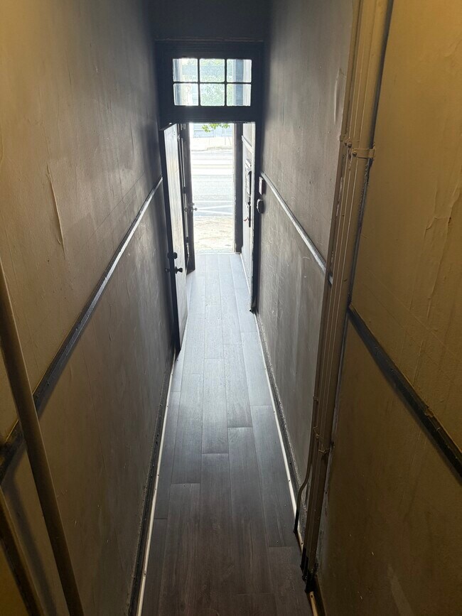 Foto del edificio - 534 W Girard Ave