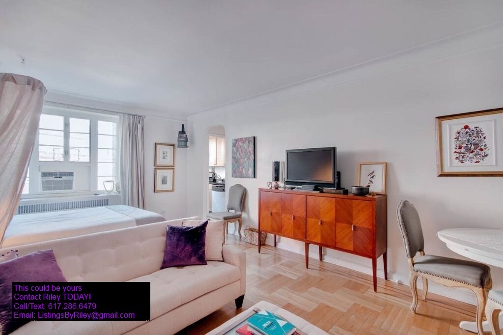 Primary Photo - 228 W 11th St