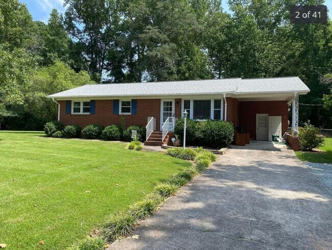 Building Photo - 321 Olive Branch Rd