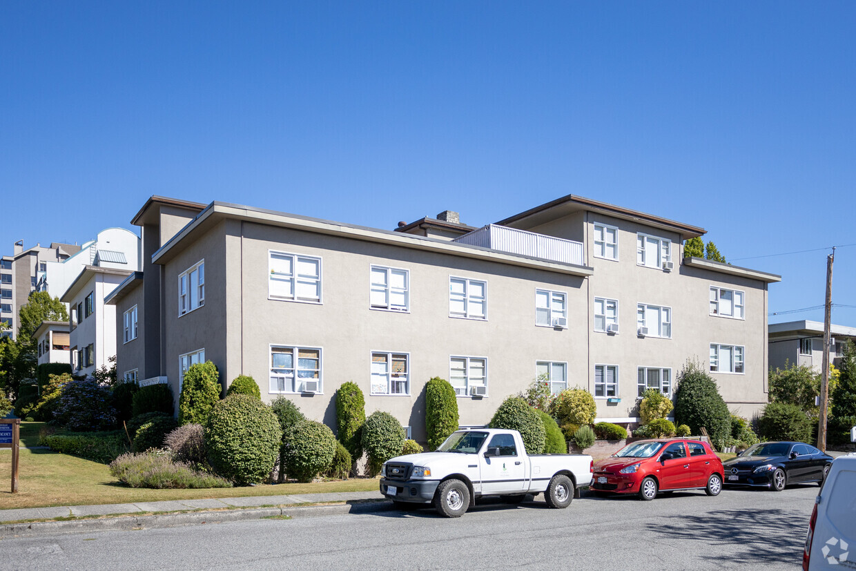 Primary Photo - Clovelly Apartments