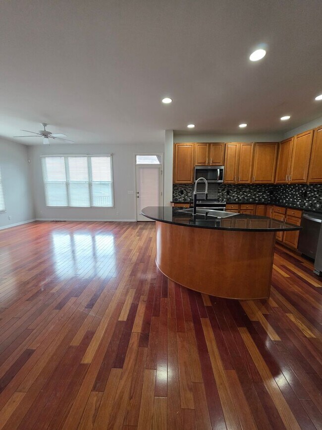 Foto del edificio - Beautiful 4 Bedroom Home! Available Now!