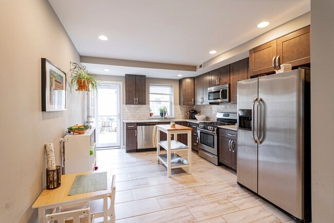 Building Photo - Point Breeze 2 Bedroom, 2.5 Bathroom Home