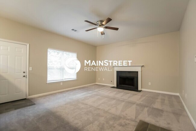 Foto del edificio - 4 Bedroom Pet-Friendly Home in Douglasville, GA with Main Street Renewal