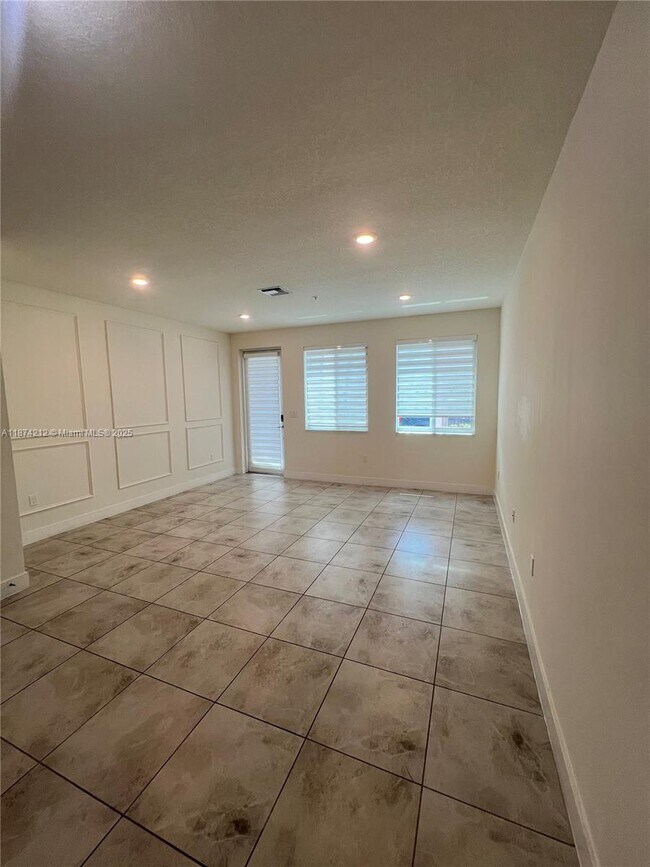 Foto del edificio - 10295 NW 64th Terrace