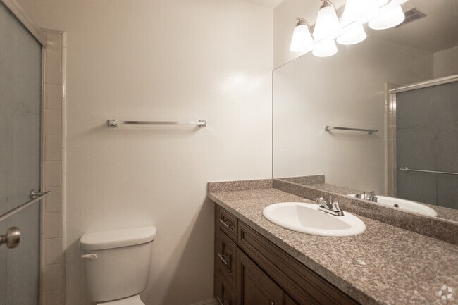 2BR,2BA- 1,020SF - Bathroom - The Alexio