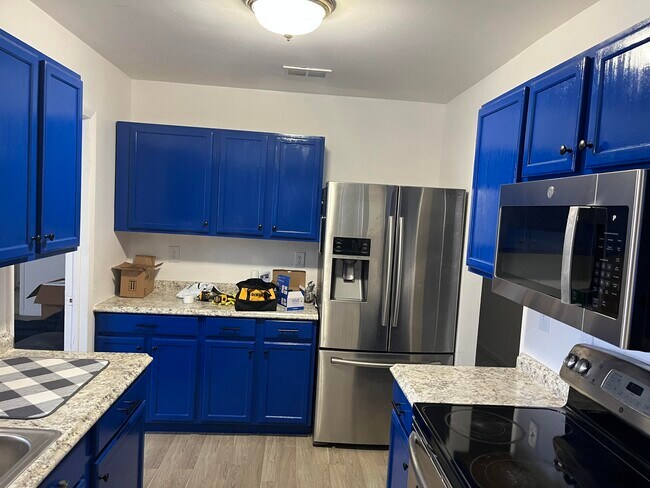 Building Photo - 1139 Freshwater Lakes Dr