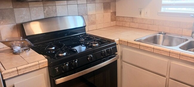 Building Photo - Updated 3 bedroom with A/C and Yard