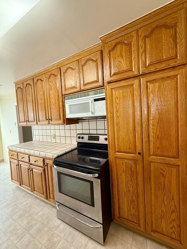 Building Photo - 3139 Baker Dr