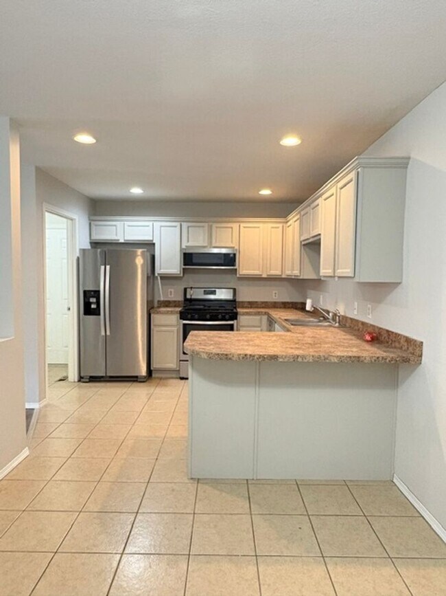 Foto del edificio - Ozark~ 4 bedroom walkout basement duplex for rent!