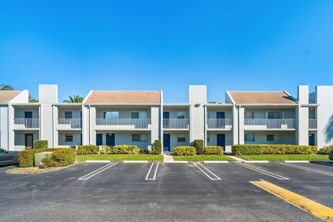 Building Photo - 2900 SW 22nd Ave