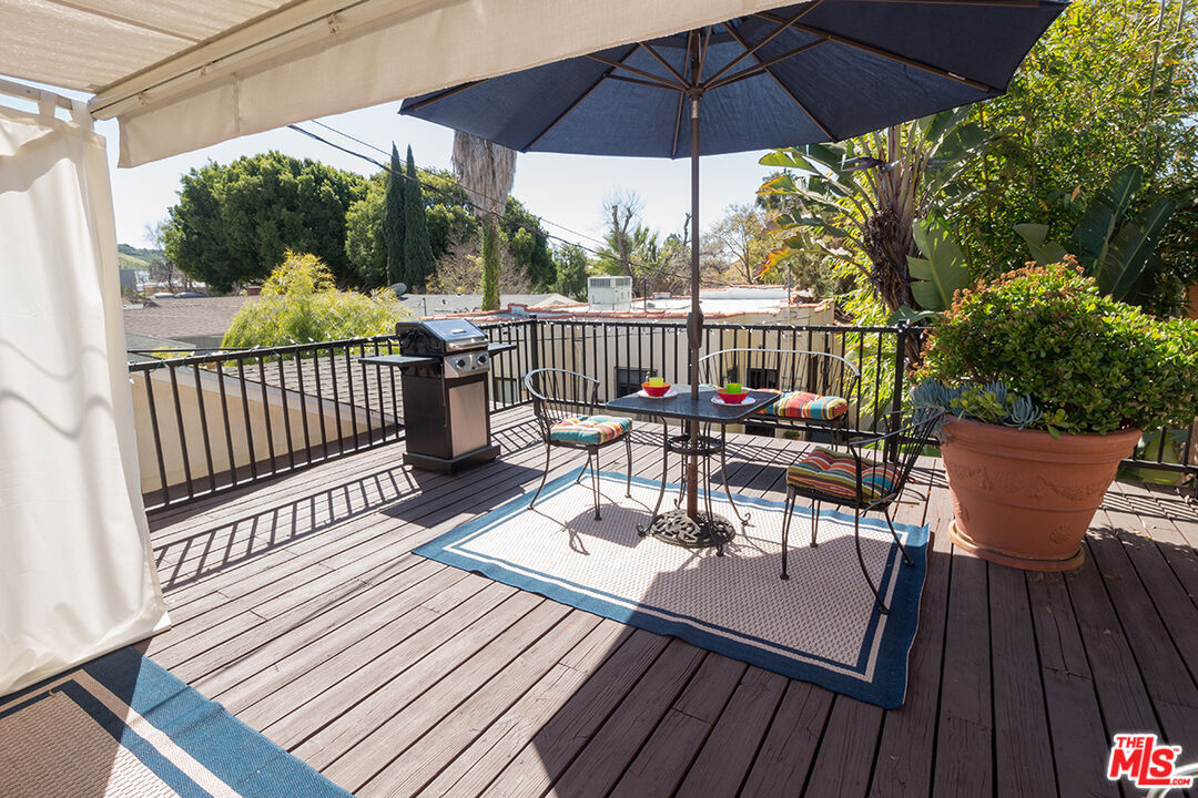 Private Roofdeck - 4248 La Salle Ave