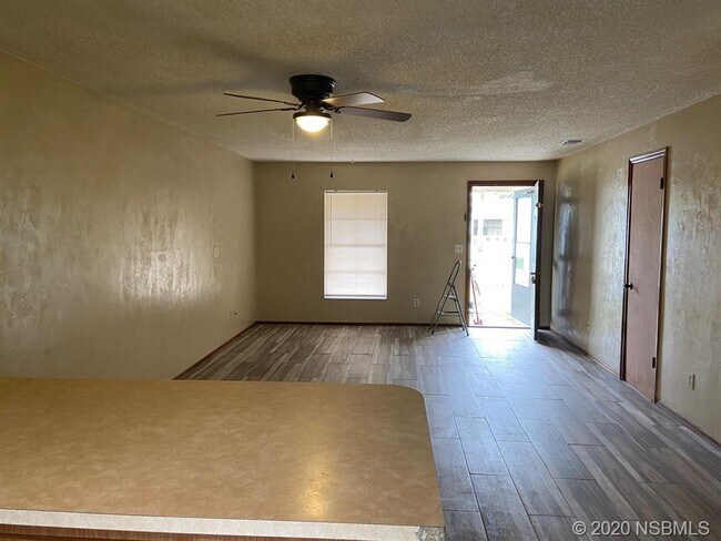 Building Photo - 2316 Fern Palm Dr