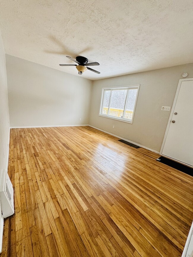 Foto del edificio - 741 Jefferson Rd