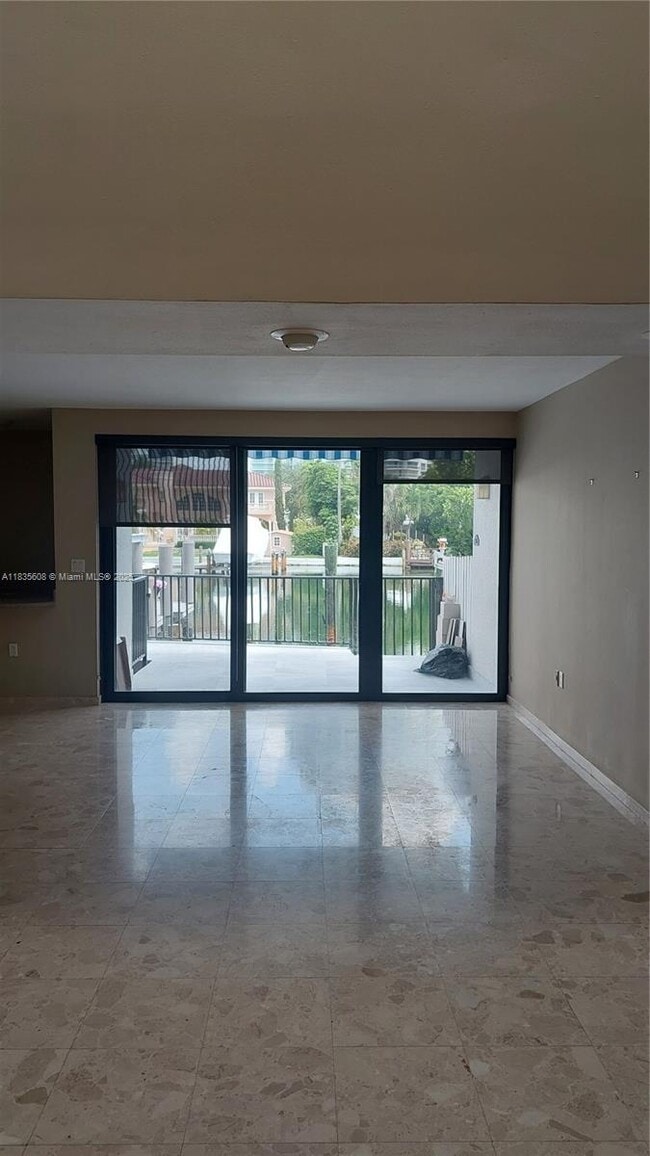Building Photo - 350 Poinciana Island Dr