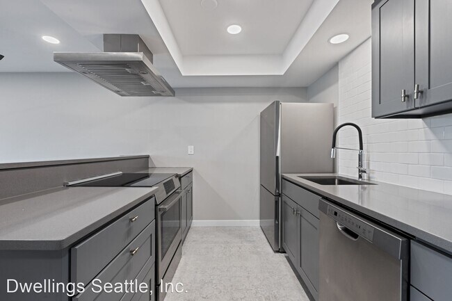Foto del edificio - 2 br, 2 bath House - 4444 44th Ave SW, #105
