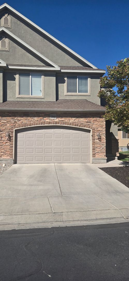 Building Photo - Beautiful 4 Bed 3.5 Bath in Riverton!!
