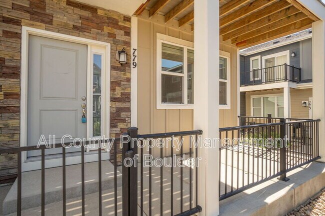 Foto del edificio - 779 Robert St