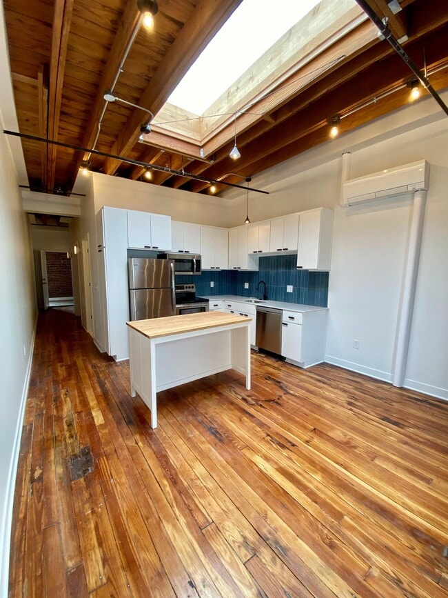 Building Photo - 1523 Oak St