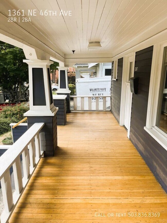 Foto del edificio - Charming 1921 Bungalow in Vibrant Hollywoo...