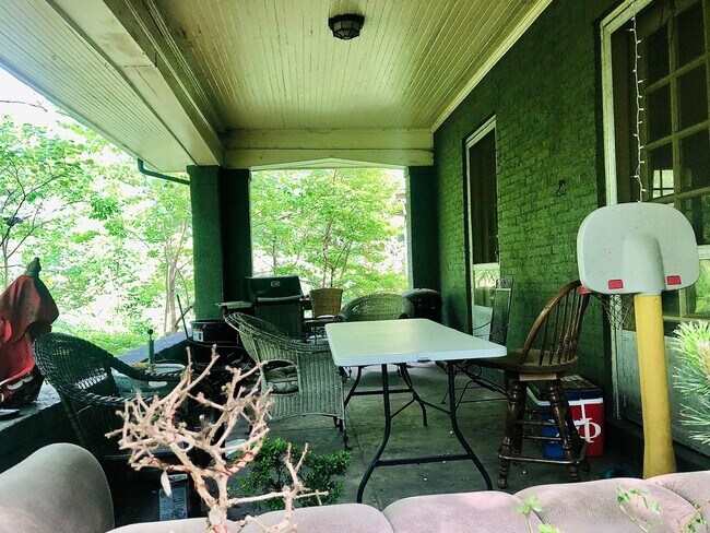 Foto del edificio - 2034 Iuka Ave