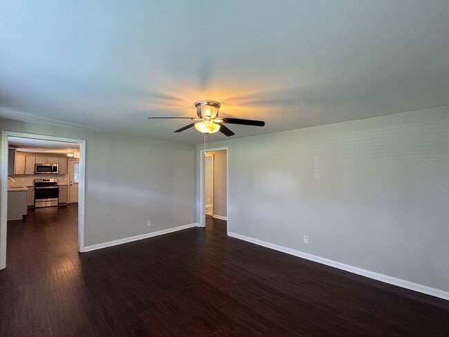 Building Photo - Well Maintained Home on Spacious Lot!