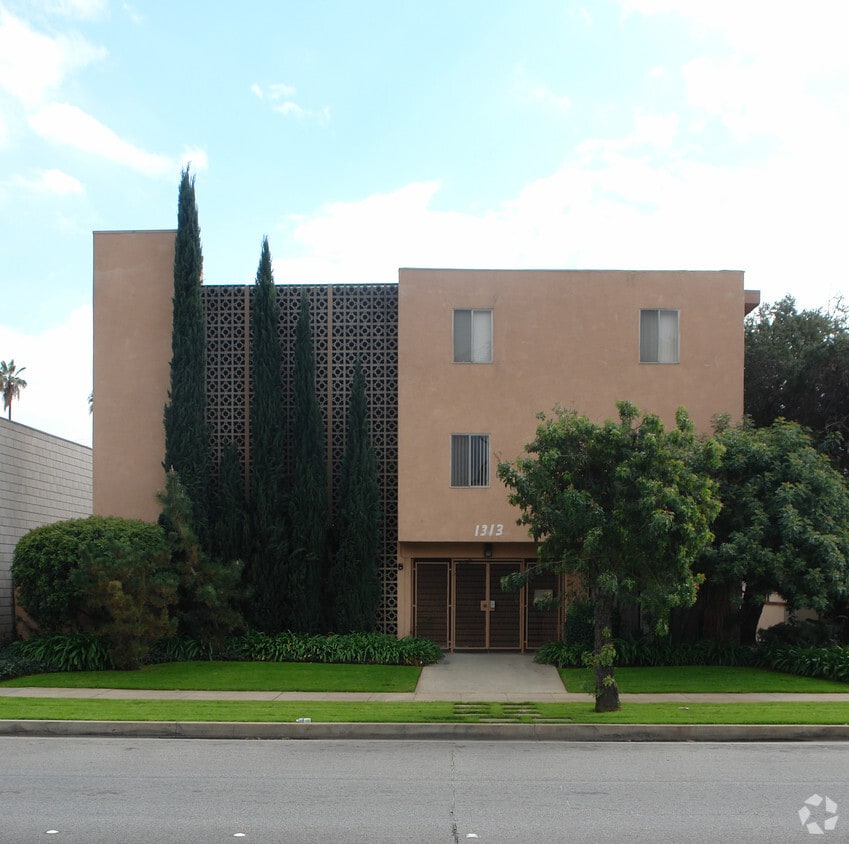 Foto del edificio - 1313 Huntington Dr