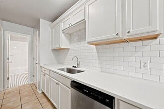 Building Photo - 2770 N Barcelona Ave