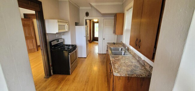 Foto del edificio - JUNE 2026 - Duluth MN -4 bed - 1 bath - Si...