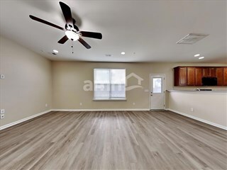 Foto del edificio - 205 Short Woods Ct