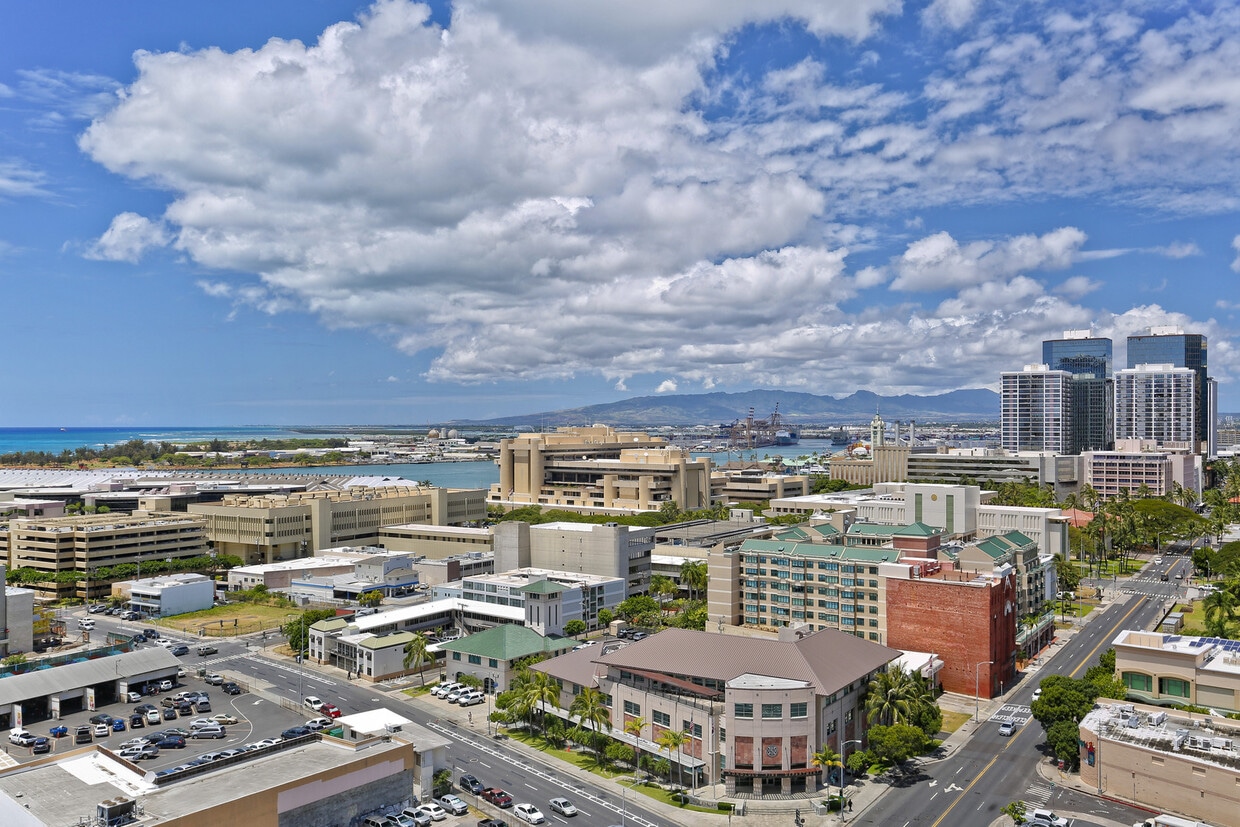 Primary Photo - Convenience in the Heart of Honolulu!!