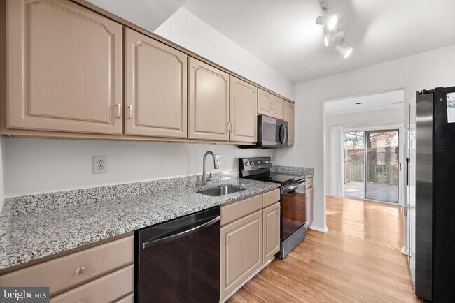 Building Photo - 8235 Tall Trees Ct