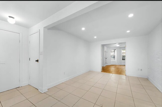 Foto del edificio - 64 Bainbridge St.