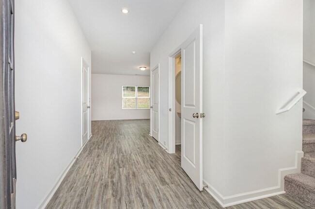 Foto del edificio - Charming 3-Bedroom Home in Columbia – Avai...