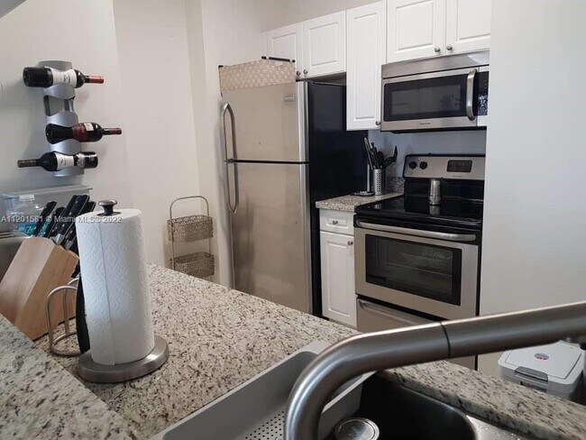 Foto del edificio - 17150 N Bay Rd