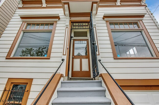 Foto del edificio - Updated 2 Bedroom Home with Garage in Lowe...