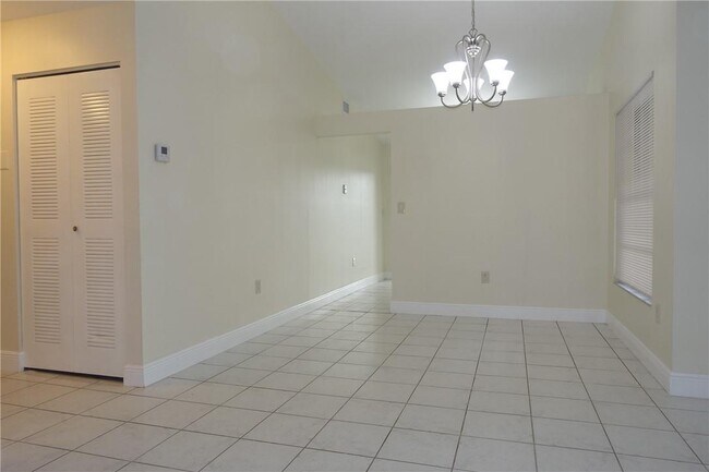 Building Photo - 13936 Langley Pl