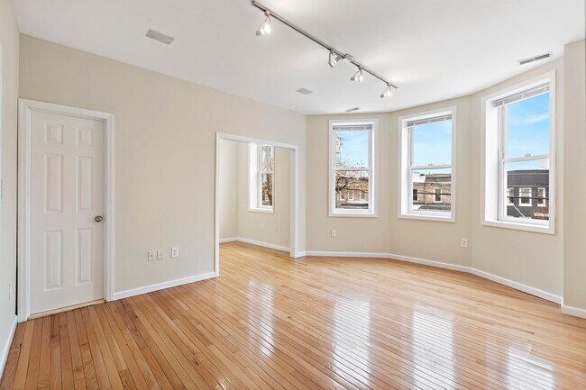 Building Photo - 441 Gregory Ave