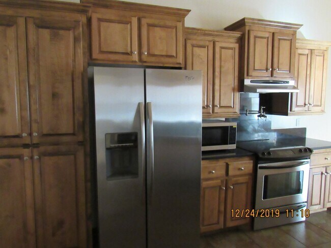 Building Photo - 505 NW Fairway Villa Dr