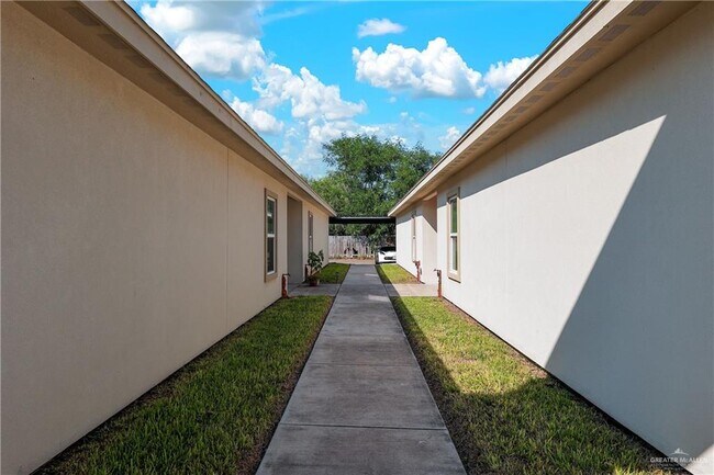 Foto del edificio - 2613 Larkspur Ave