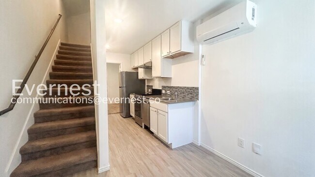 Foto del edificio - 7037 Elm Cv