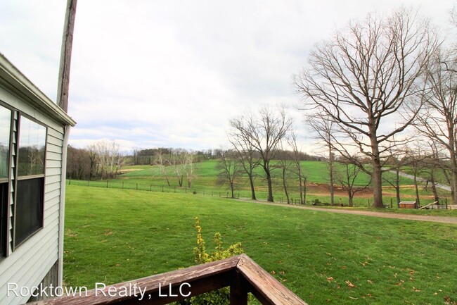 Building Photo - 3 br, 1 bath House - 5489 Scholars Rd