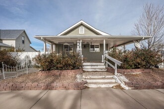 Building Photo - 903 W 15th St