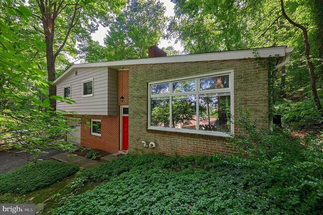Building Photo - 819 Dorsea Rd
