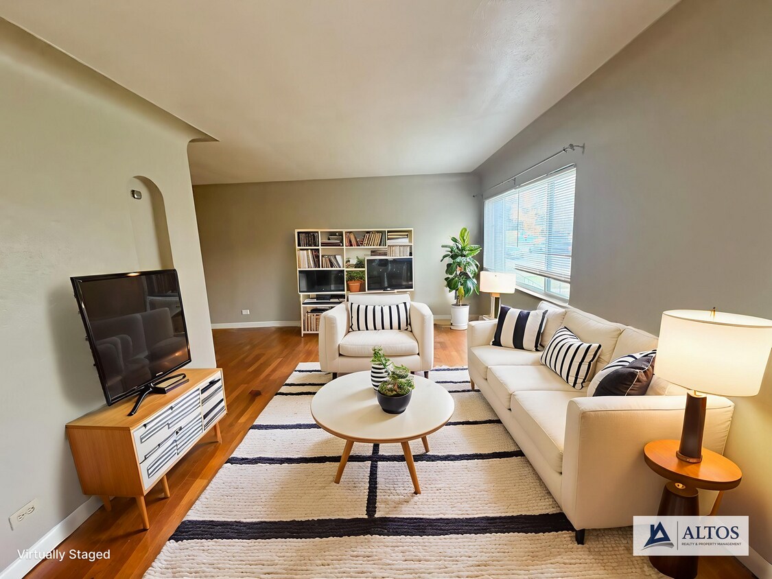 Foto principal - Charming 2 Bedroom Upper Unit onsite Laundry!