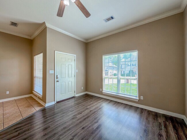 Foto del edificio - 2807 Fairway Hamlet Ct