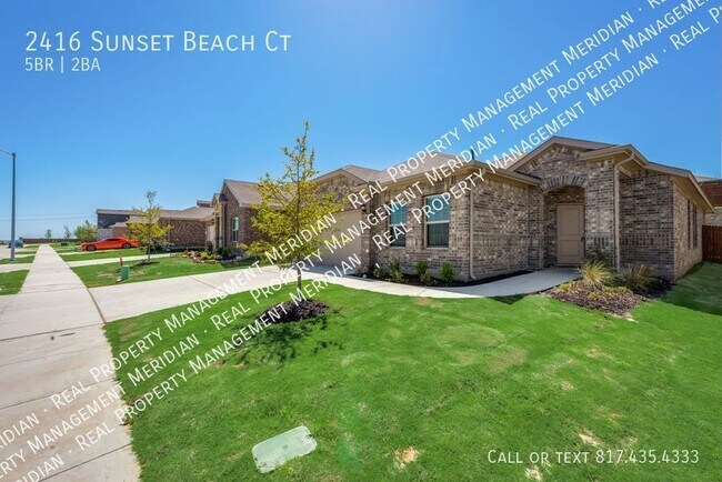 Building Photo - FOR LEASE:  5 bedroom, 2 Bath in Fort Worth