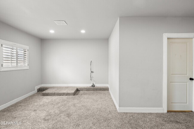 Building Photo - 5409 Edmonton Ave