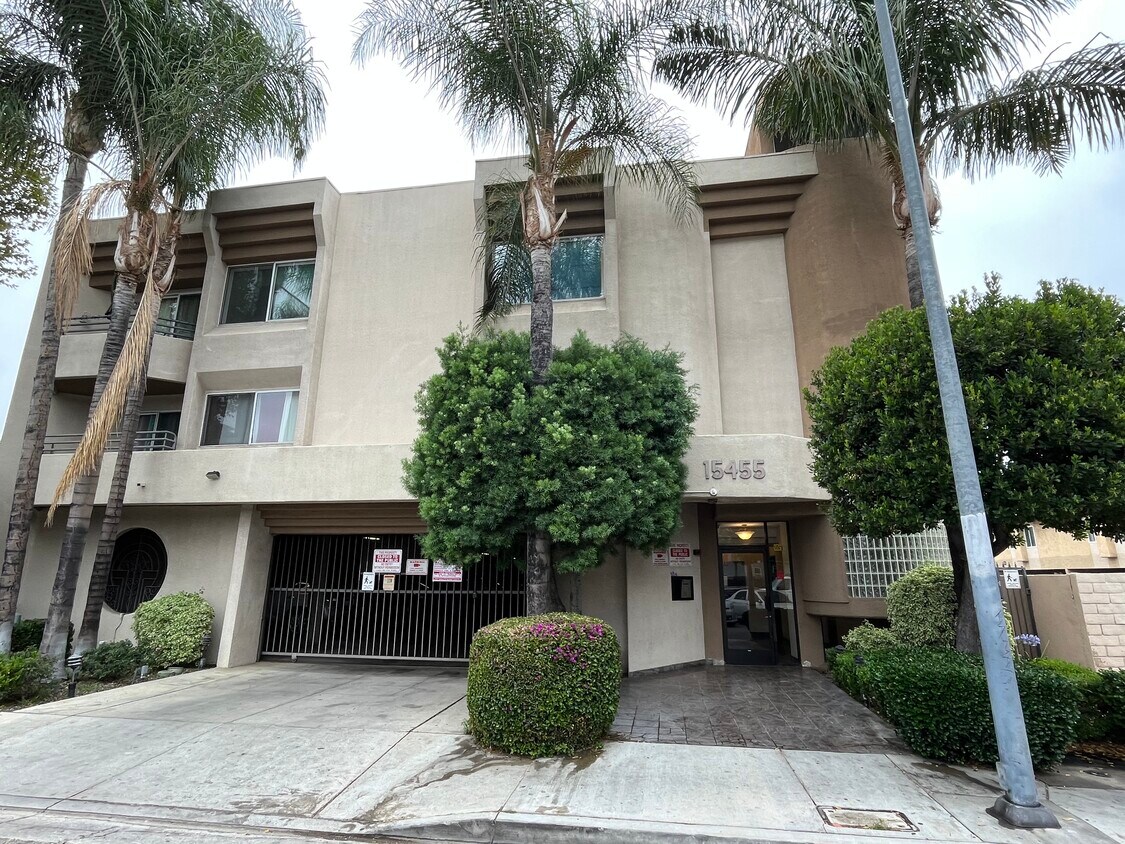 15455 Sherman Way Unit 11, Van Nuys, CA 91406 Condo for Rent in Van